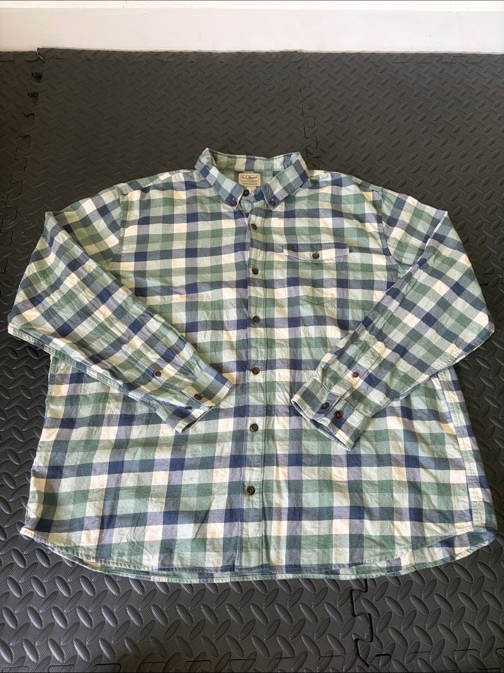 Men's L. L. Bean Button-Down Plaid Shirt in Green and Blue